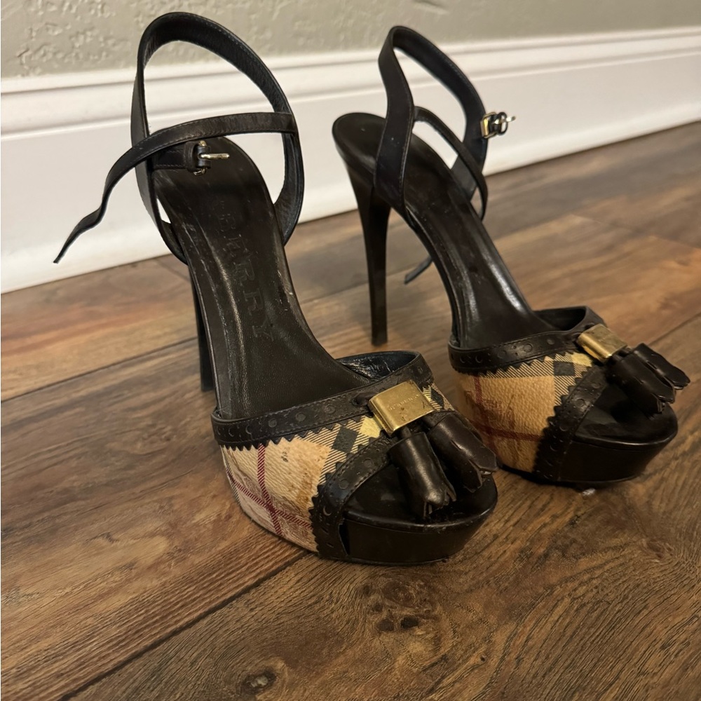 Burberry stilettos size 37.5